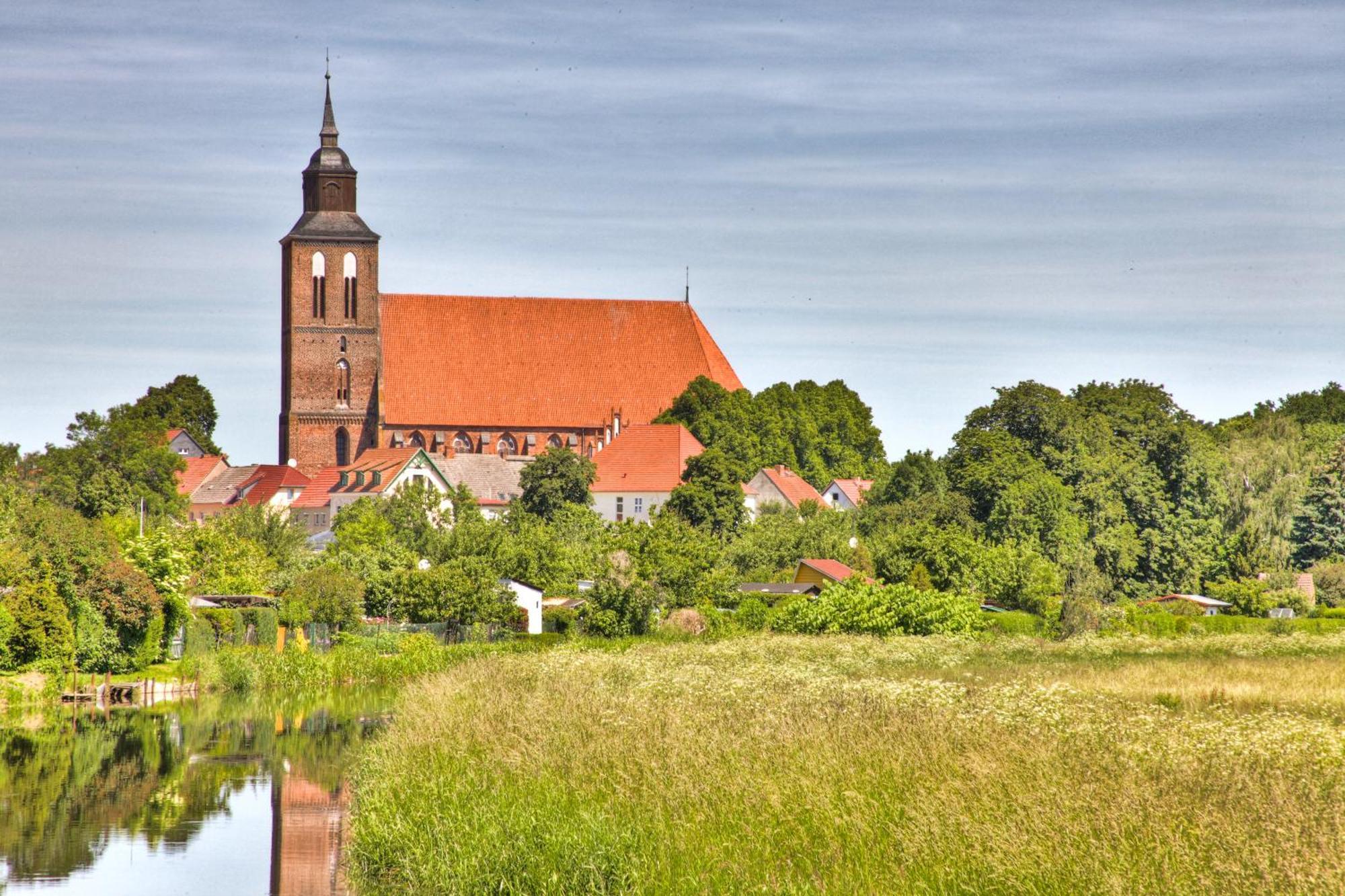 Hotel am Markt Altentreptow Buitenkant foto