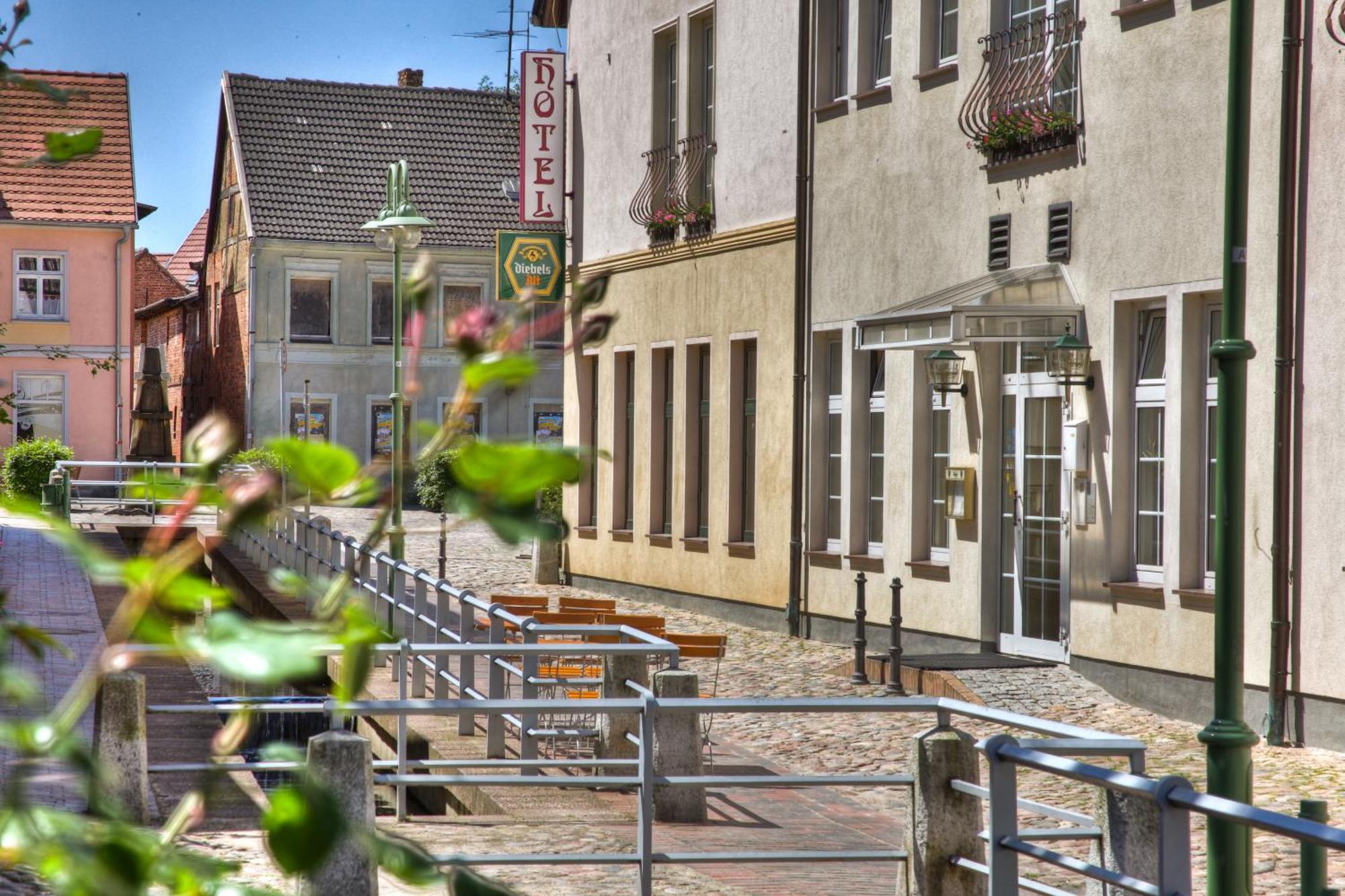 Hotel am Markt Altentreptow Buitenkant foto